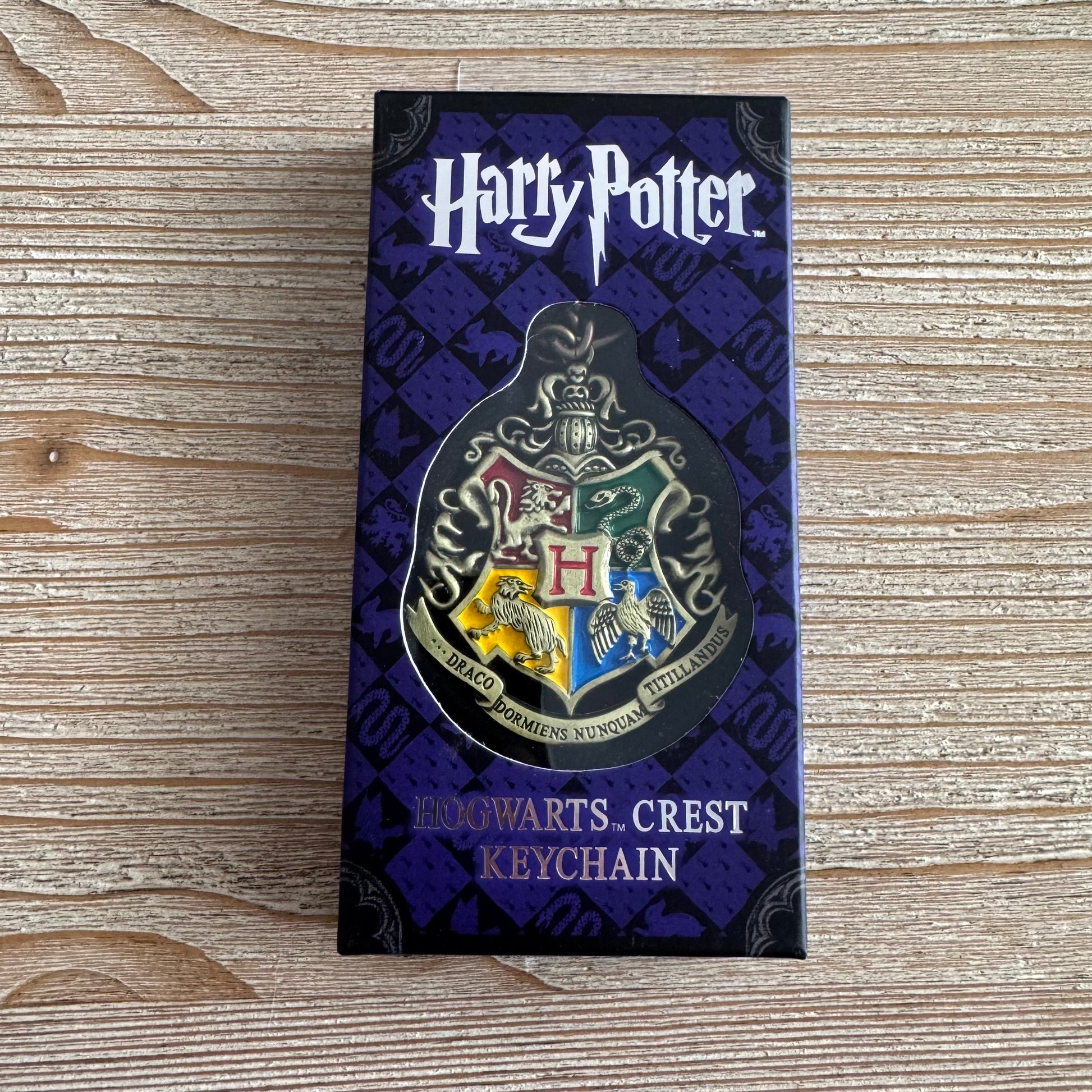 Blason de Poudlard – Porte-clés métal – Harry Potter Officiel Harry Potter