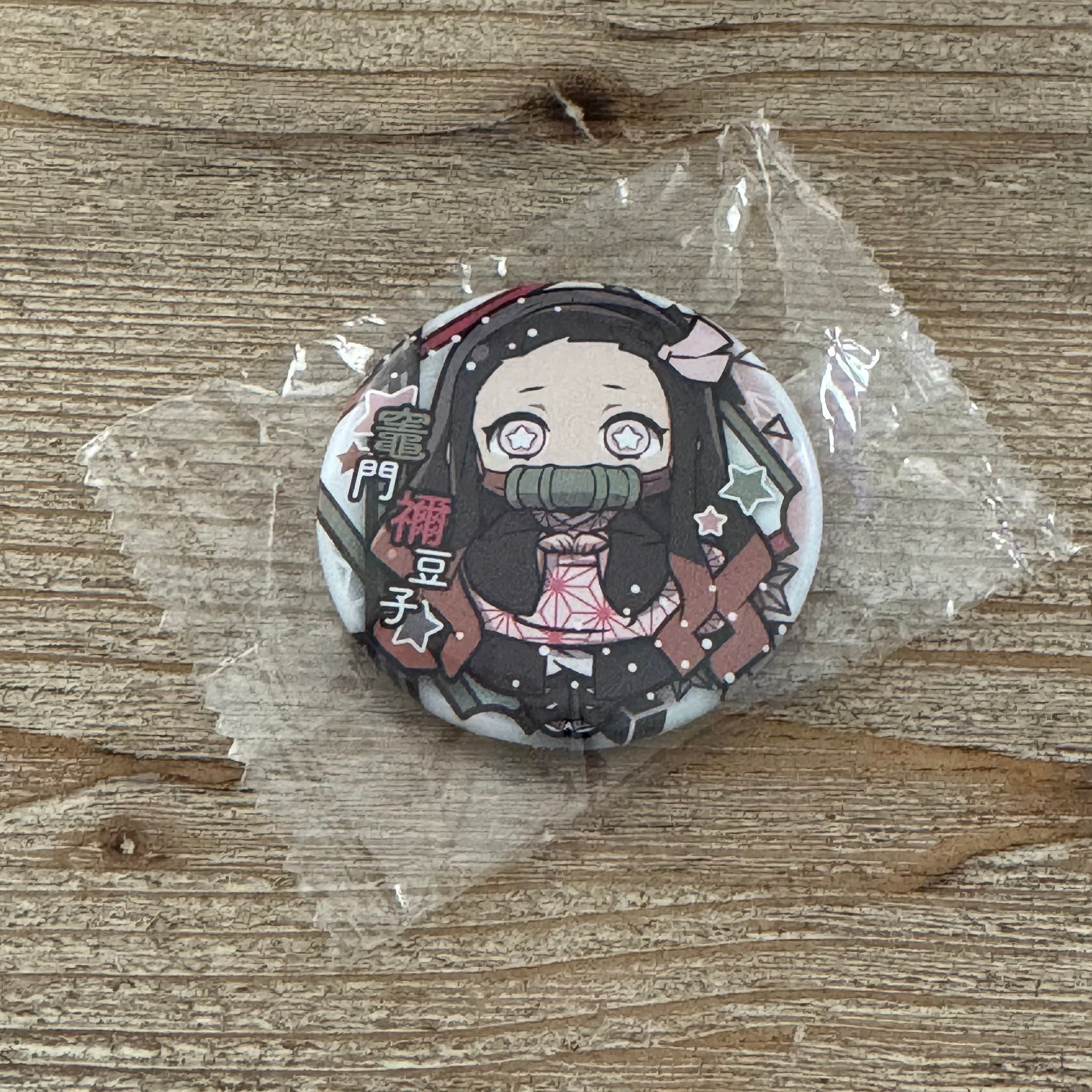 Nezuko Badge Plastique/Métal Demon Slayer – Goodies officiel anime | Minitaku