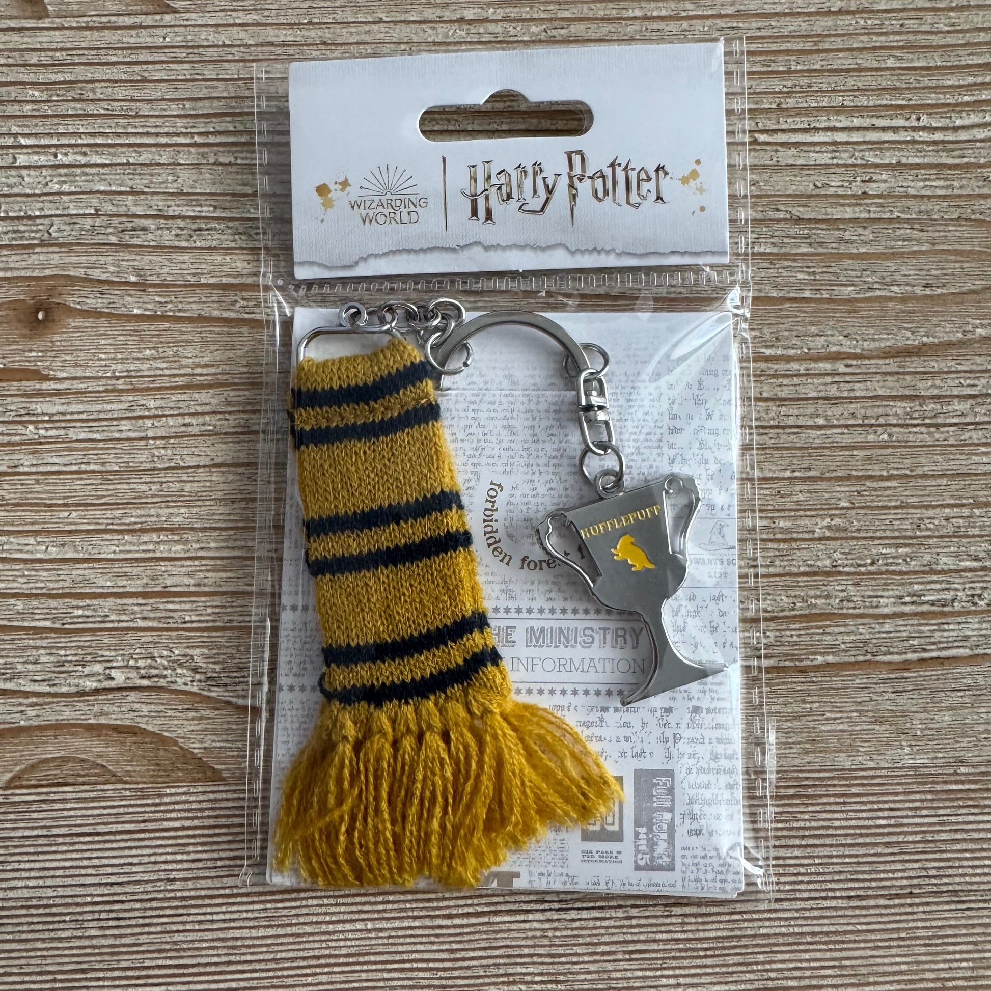 Écharpe Poufsouffle – Porte-clés – Harry Potter Officiel Harry Potter