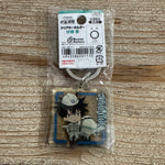 Porte-clés Acrylique Jujutsu Kaisen – Megumi Fushiguro – Édition Limitée Aéroport Agent de Piste – arrière